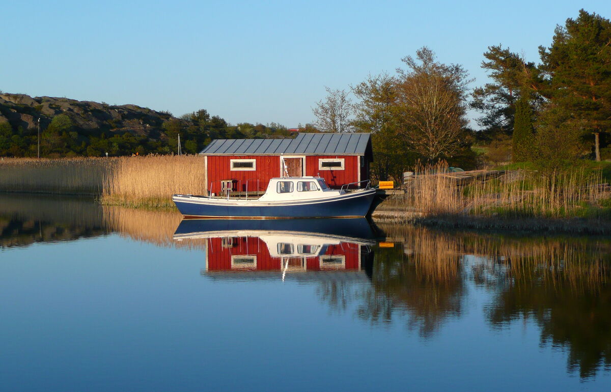 Boot und rotes Haus in Åland