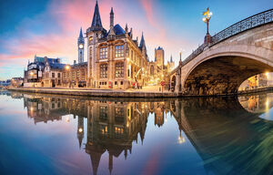 Fluss in der Altstadt von Gent in Belgien