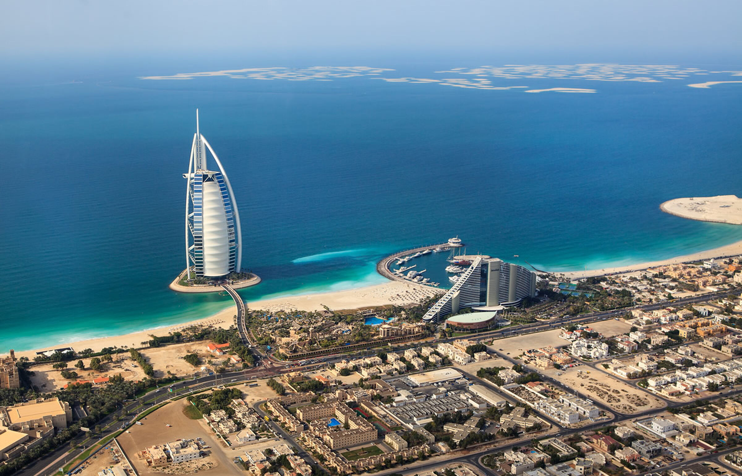 Panorama mit dem Hotel Burj Al-Arab in Dubai