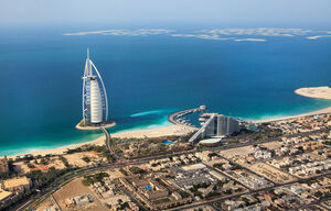 Panorama mit dem Hotel Burj Al-Arab in Dubai
