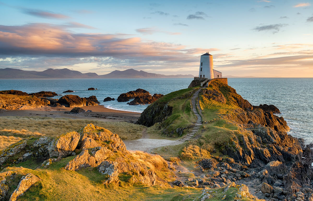 Sonnenuntergang auf der Insel Ynys Llanddwyn in Nordwales