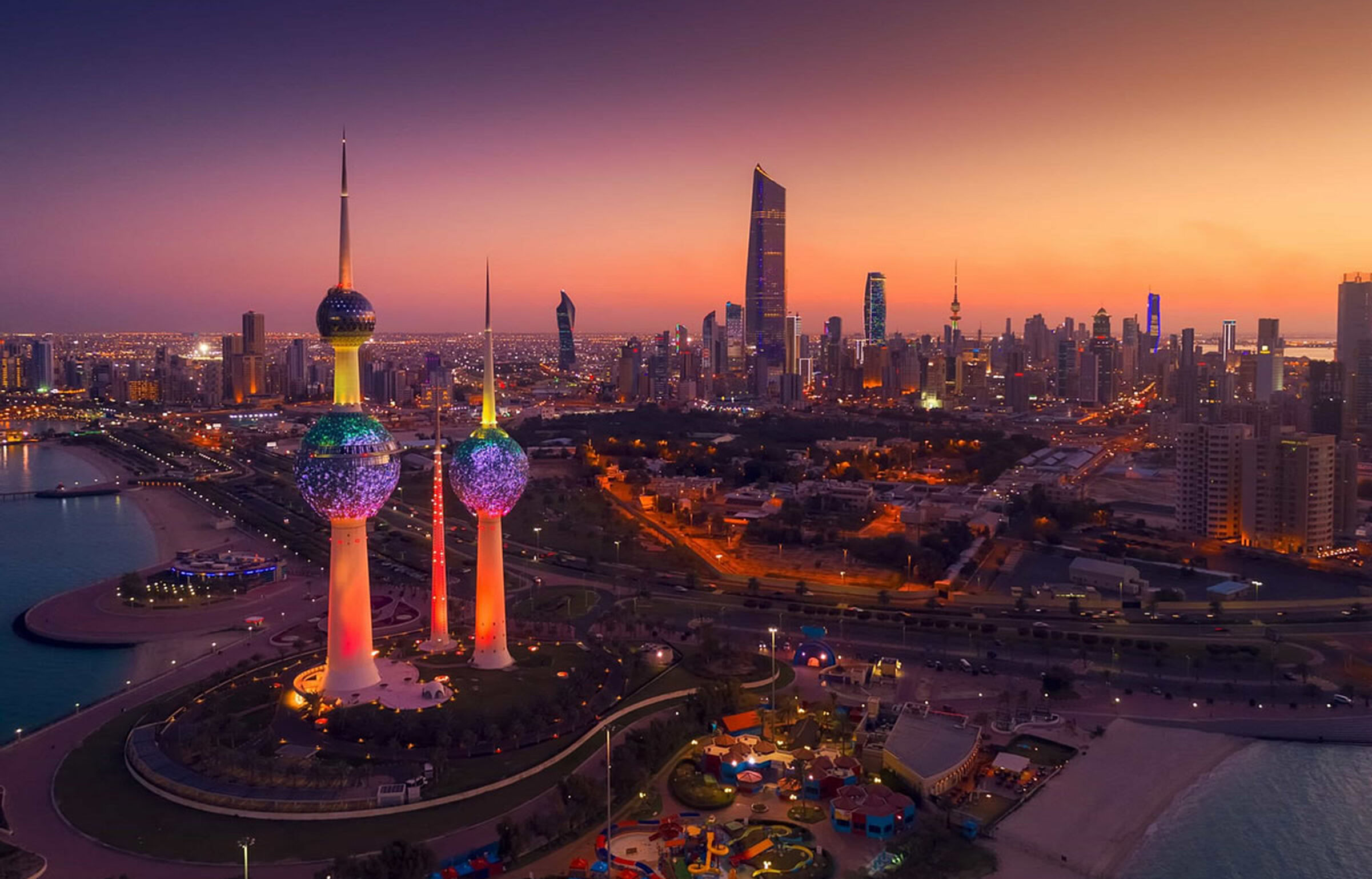 Skyline von Kuwait bei Nacht