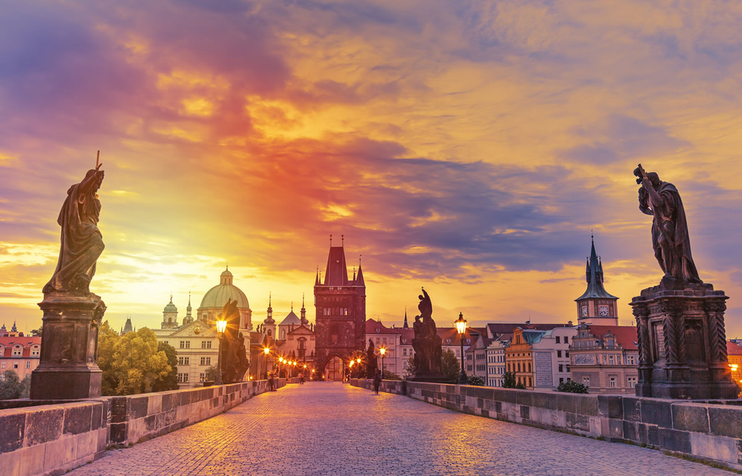Karlsbrücke in Prag während des Sonnenuntergangs