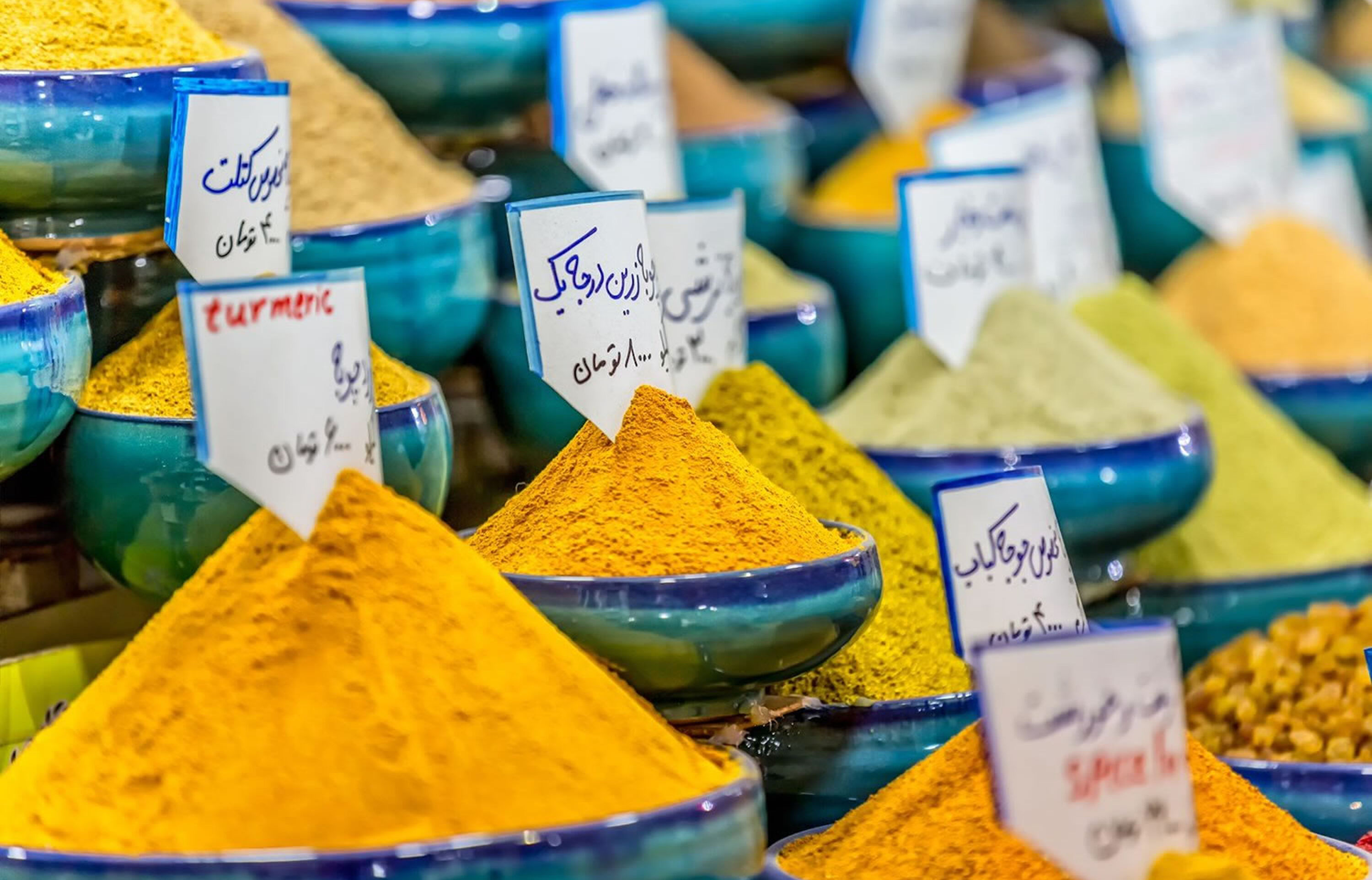 Gewürze auf dem Vakil-Basar im Stadtzentrum von Shiraz, Iran