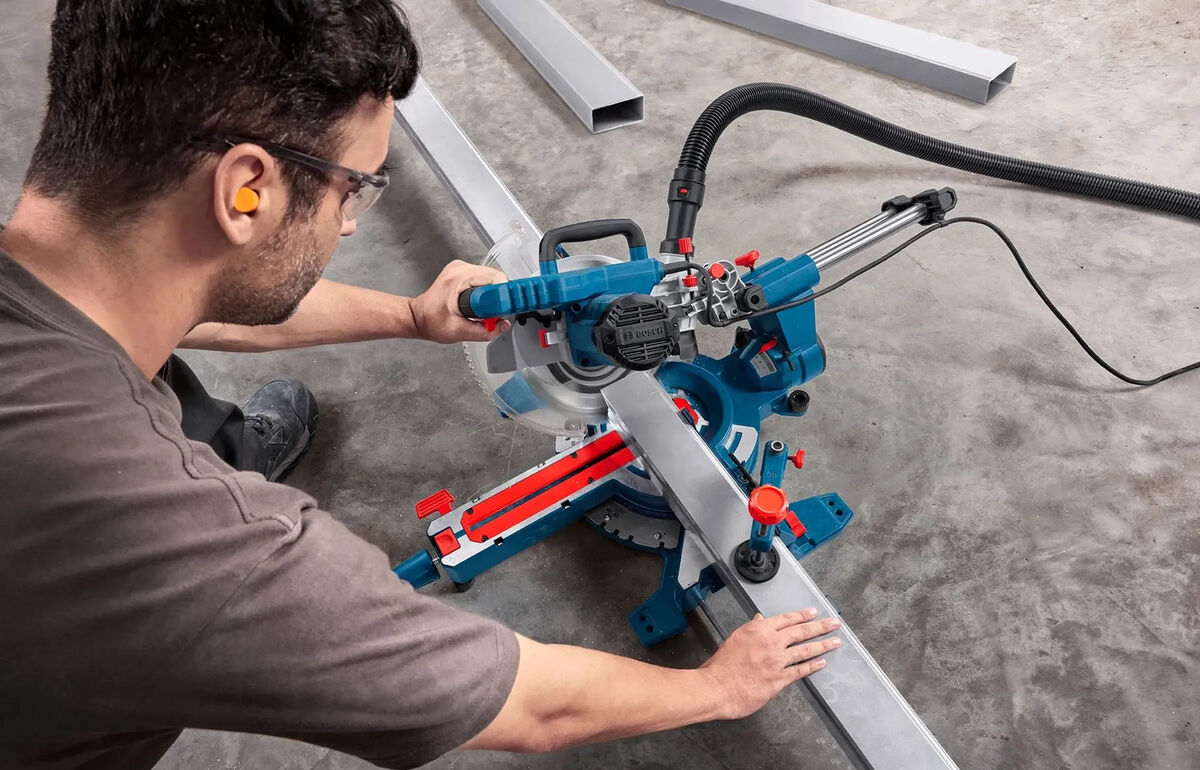 Bosch GCM305-216S