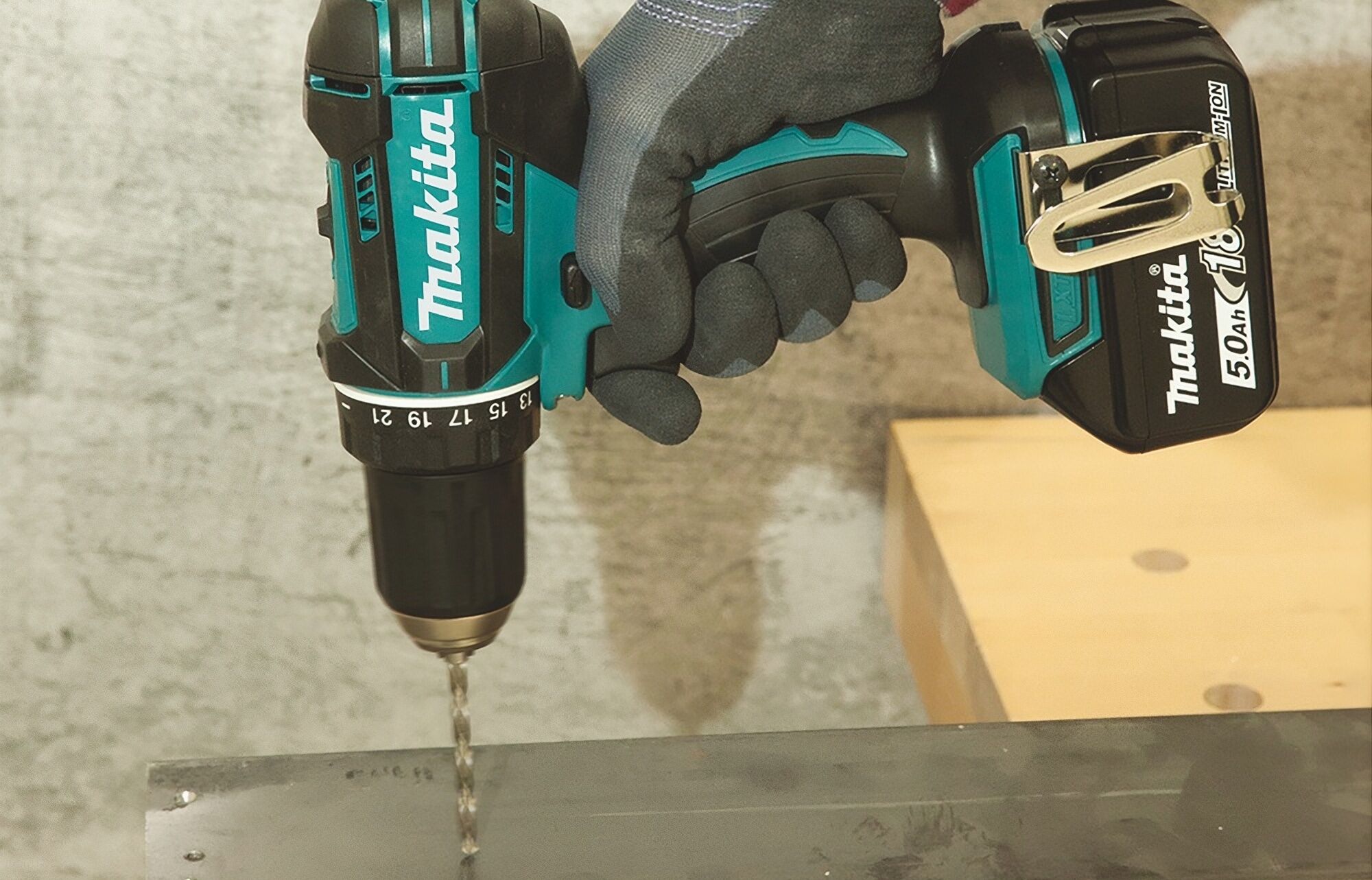 Makita DDF482RFJ Akku-Bohrschrauber