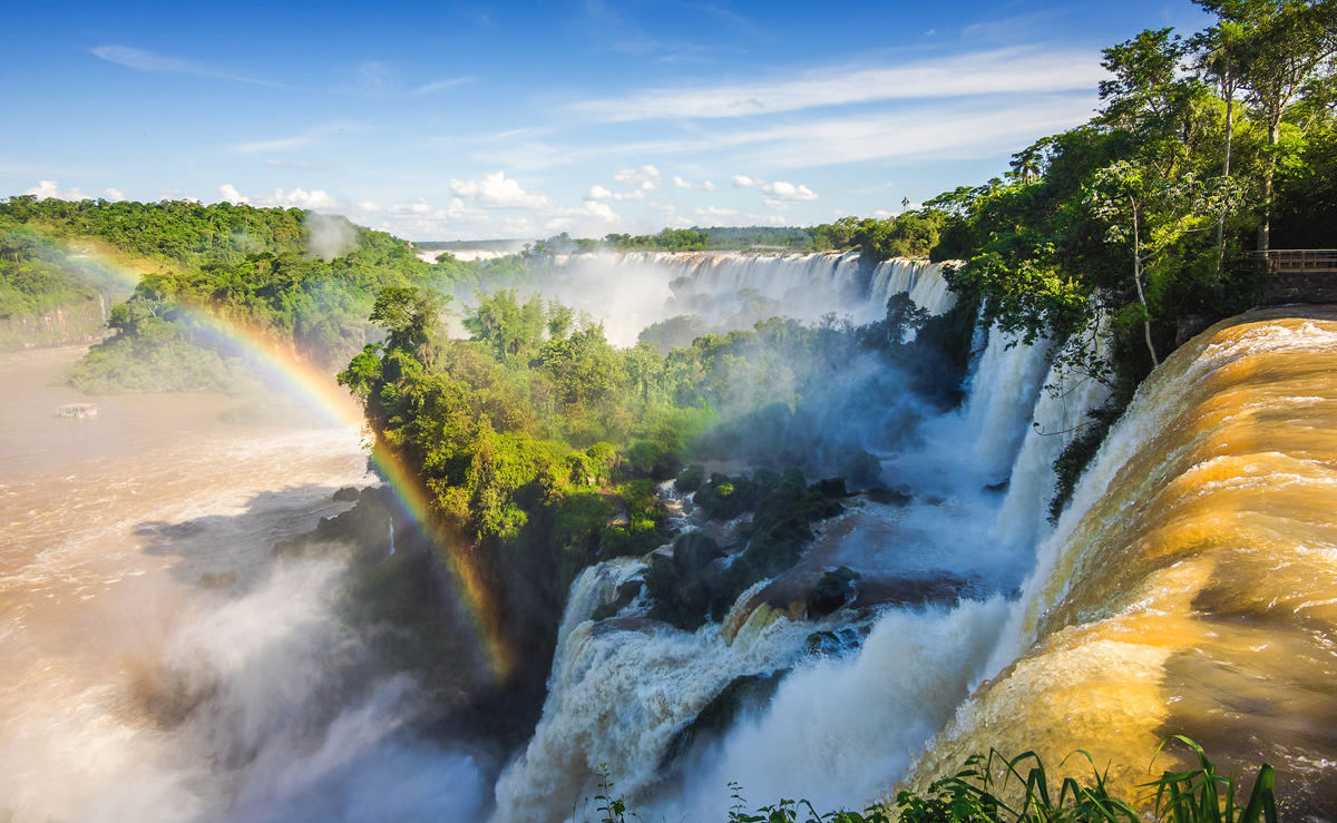 Iguazu Wasserfall an der Grenze zwischen Argentinien und Brasilien