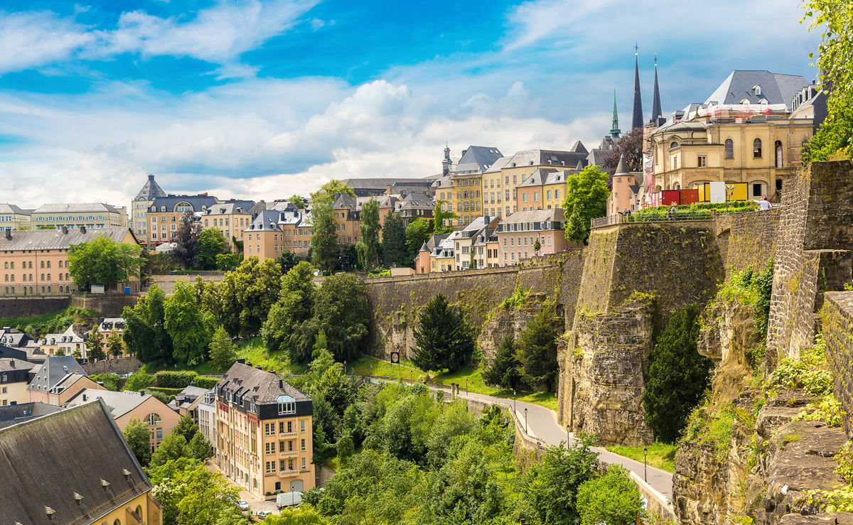 Panorama von Luxemburg an schönem Sommertag