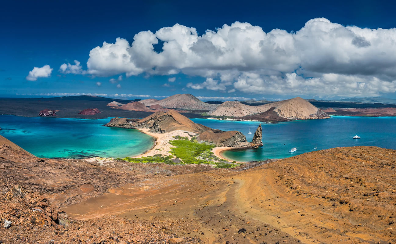 Panorama der Galapagos-Inseln von der Insel Bartolome, Ecuador
